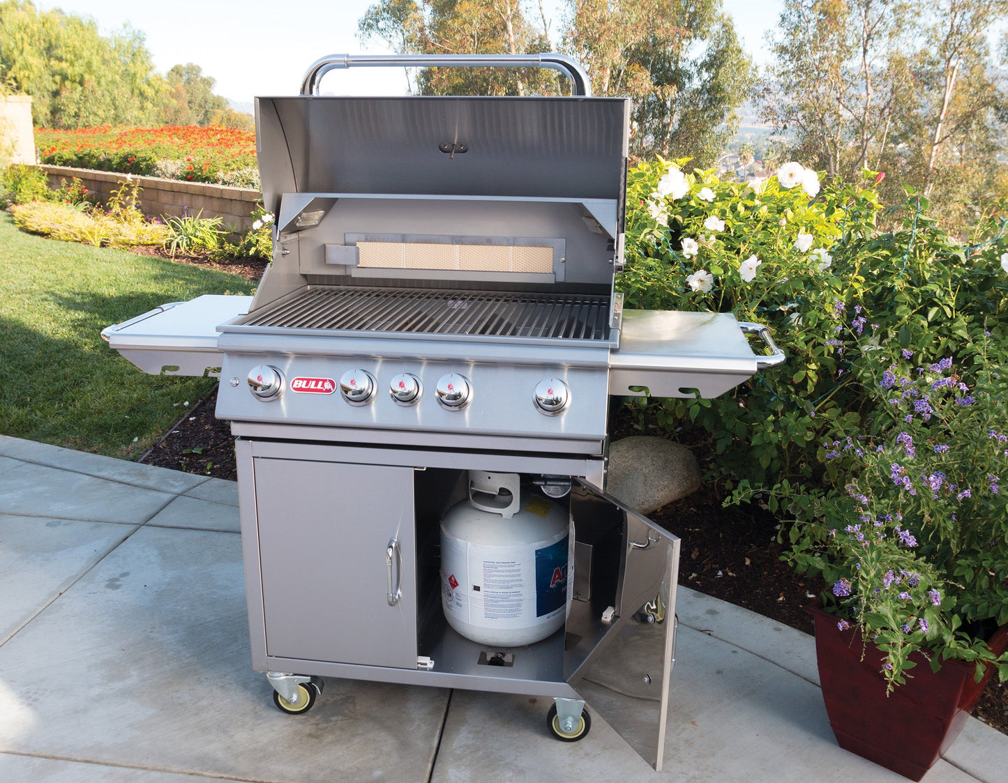 Bull Outdoor Products Angus 30" Freestanding Gas Grill – 4-Burner (LP/NG)