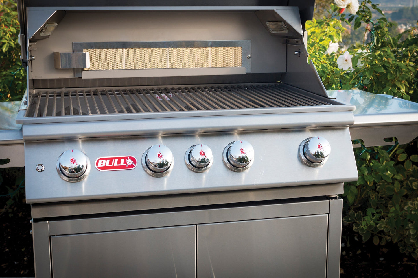 Bull Outdoor Products Angus 30" Freestanding Gas Grill – 4-Burner (LP/NG)