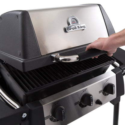Broil King Porta-Chef 320: 3 Burner Portable Propane Grill (952654)