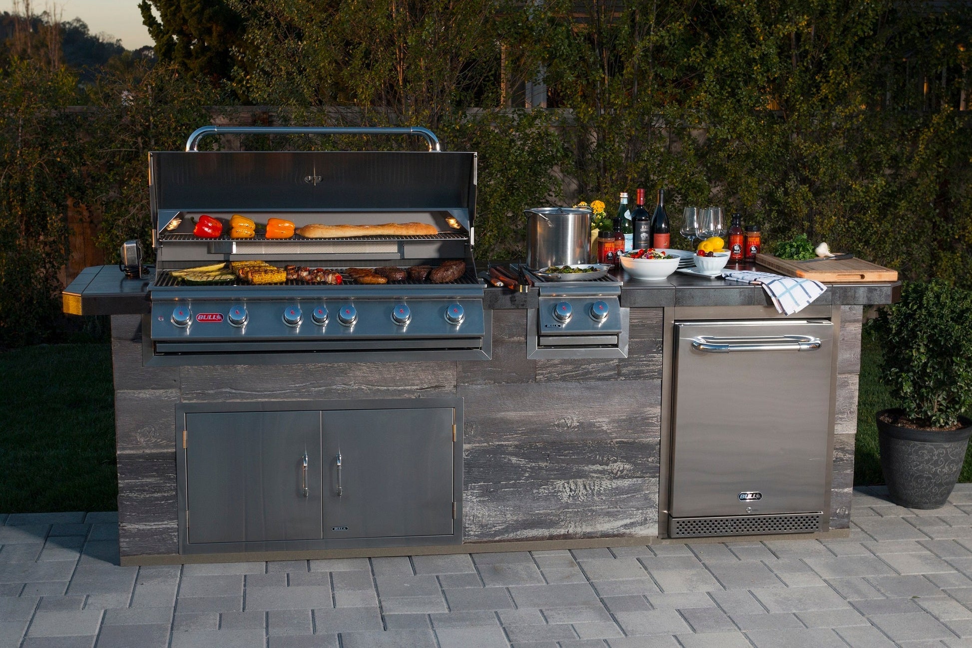 Bull Outdoor Products Diablo 46" Built-in Grill Head (NG/LP)