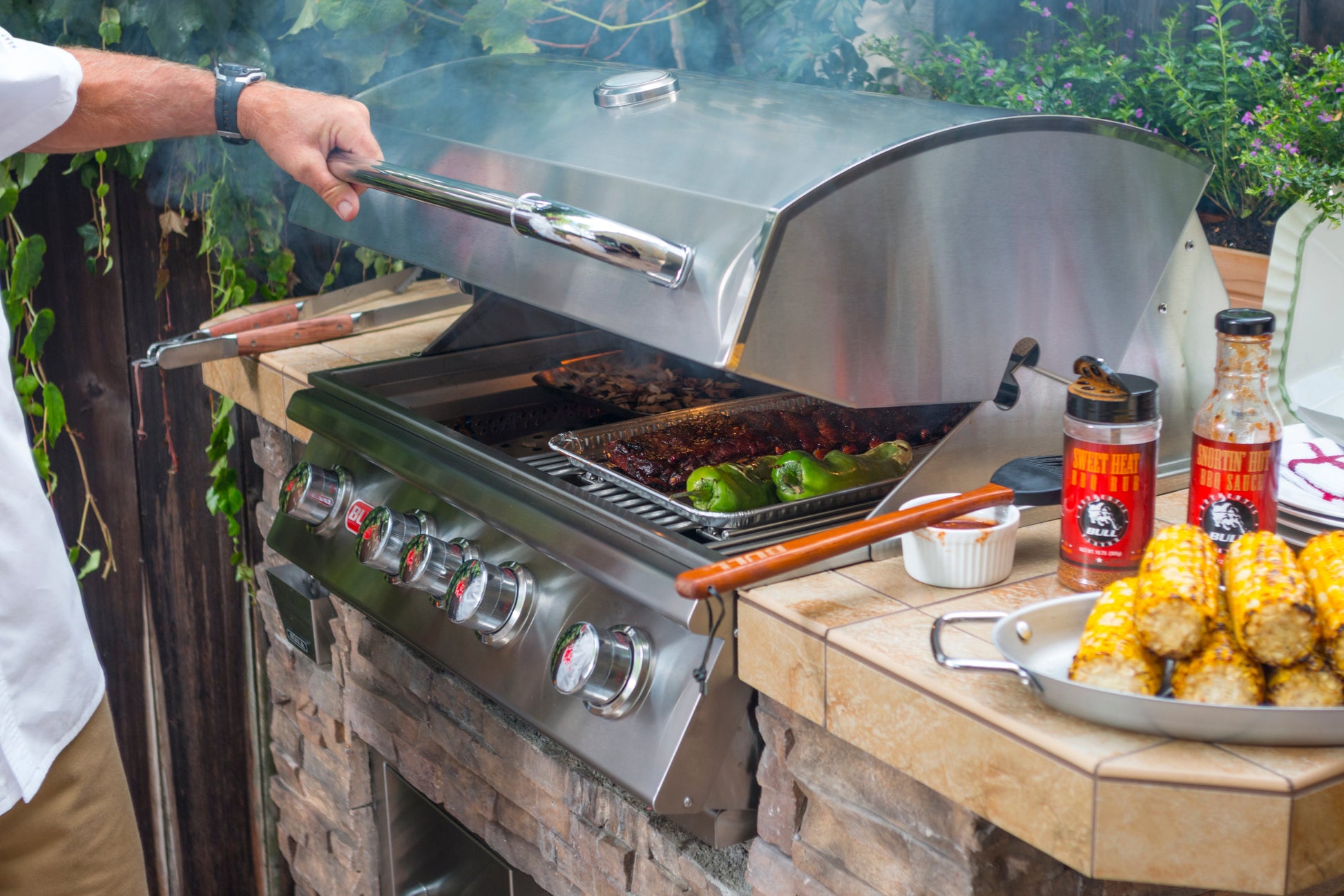 Bull Outdoor Products Angus 30" Built-In Gas Grill – 4-Burner (LP/NG)